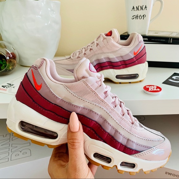 Nike Shoes - NWT Nike Air Max 95